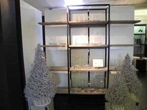 Display, 4 Holztablare - L200x T36x H206cm, metall Display, 4 Holztablare - L200x T36x H206cm, metall