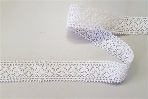 Band 10m/ 16mm, Häkel-Spitzenborte, weiss Band 10m/ 16mm, Häkel-Spitzenborte, weiss