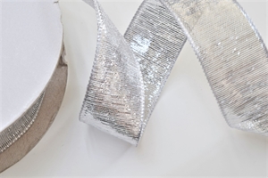 Band 25m/ 25mm, Lurex quer Uni, silber Band 25m/ 25mm, Lurex quer Uni, silber