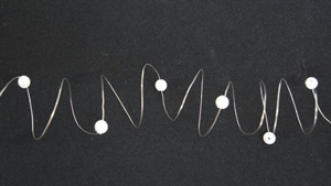 Girlande 10m/ 6mm, Kugeln an Draht, weiss Girlande 10m/ 6mm, Kugeln an Draht, weiss