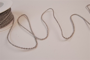 Cordel 25m/ 2.5mm, Lurex, silber Cordel 25m/ 2.5mm, Lurex, silber