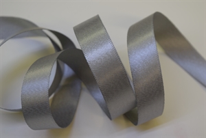 Band 25m/ 15mm, Uni mit Lurexschuss, altsilber Band 25m/ 15mm, Uni mit Lurexschuss, altsilber