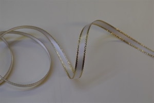 Band 25m/ 6mm, Satin m. Goldkante, weiss Band 25m/ 6mm, Satin m. Goldkante, weiss