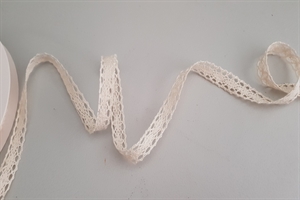 Band 15m/ 12mm, Häkel-Spitzenborte, ecru Band 15m/ 12mm, Häkel-Spitzenborte, ecru