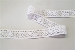 Band 15m/ 19mm, Häkel-Spitzenborte, weiss Band 15m/ 19mm, Häkel-Spitzenborte, weiss