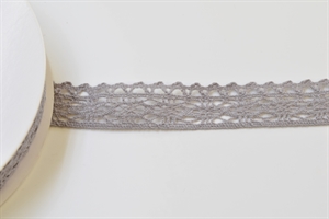 Band 15m/ 19mm, Häkel-Spitzenborte, grau Band 15m/ 19mm, Häkel-Spitzenborte, grau