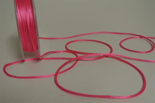 Band 25m/ 2mm, Seiden-Cord, fuchsia Band 25m/ 2mm, Seiden-Cord, fuchsia