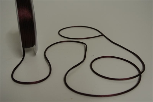 Band 25m/ 2mm, Seiden-Cord, stierenblut Band 25m/ 2mm, Seiden-Cord, stierenblut
