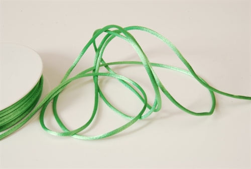 Band 25m/ 2mm, Seiden-Cord, hgrün Band 25m/ 2mm, Seiden-Cord, hgrün