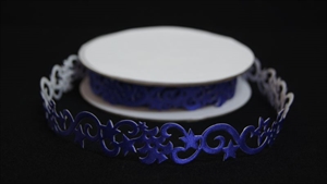 Band 10y/ 22mm, Sterne/ Tanne klebend, violett-blau Band 10y/ 22mm, Sterne/ Tanne klebend, violett-blau