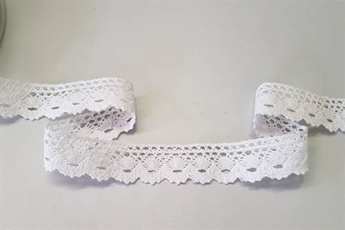 Band 10m/ 28mm, Häkel-Spitzenborte, weiss Band 10m/ 28mm, Häkel-Spitzenborte, weiss