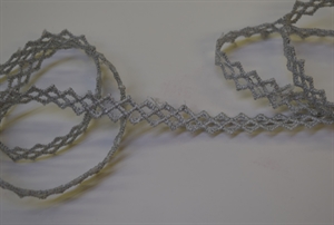 Band 6.8m/ 10mm, Rhomb Lace metallic, silber Band 6.8m/ 10mm, Rhomb Lace metallic, silber