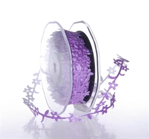 Band 10m/ 15mm, Blumenbordüre klebend, lila Band 10m/ 15mm, Blumenbordüre klebend, lila