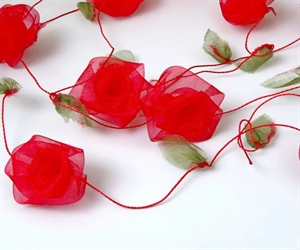 Girlande, 2.5m mit 12 Organza-Rosen, rot Girlande, 2.5m mit 12 Organza-Rosen, rot