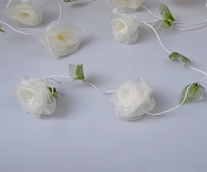 Girlande, 2.5m mit 12 Organza-Rosen, creme Girlande, 2.5m mit 12 Organza-Rosen, creme