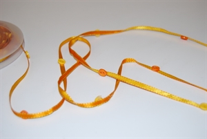 Band 10m/ 4mm, Knopf an Band, gelb Band 10m/ 4mm, Knopf an Band, gelb