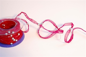 Girlande 10m/ 10mm, Organza mit Perlen, fuchsia Girlande 10m/ 10mm, Organza mit Perlen, fuchsia