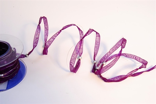 Girlande 10m/ 10mm, Organza mit Perlen, violett Girlande 10m/ 10mm, Organza mit Perlen, violett