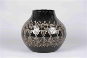 Vase, Aztec Keramik Ø41 x H36cm, schwarz Vase, Aztec Keramik Ø41 x H36cm, schwarz