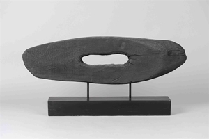 Scheibe, Holz - L73x 9.5x H32.5cm, burned