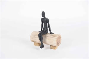 Figur, Relaxing lady L17x 10x H21cm, burn