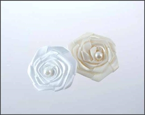 Deco, 50mm Satinblume mit Perle, weiss Deco, 50mm Satinblume mit Perle, weiss