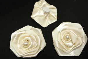 Deco, 50mm Satinblume mit Perle, creme Deco, 50mm Satinblume mit Perle, creme