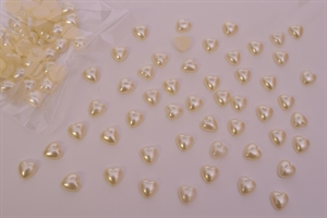 Perlen, halbe Herzen 1cm - VE100, weiss Perlen, halbe Herzen 1cm - VE100, weiss