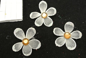 Deco, Blume 25mm - klebend, ecru Deco, Blume 25mm - klebend, ecru