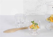 Glas mit Fuss